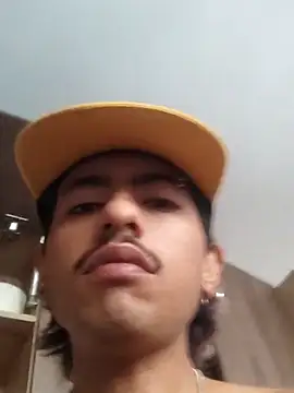 SkinniYamo online show from 29, 10, 2025