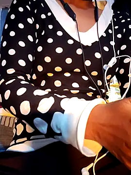 Hot-Rubyy online show from 2, 12, 2025