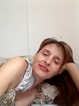 Snapshot of h_Lettyh chatting on 4, 11, 2025 h Lettyh online show from 4, 11, 2025