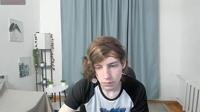 Snapshot of AvenGlow chatting on 15, 12, 2025 AvenGlow online show from 15, 12, 2025