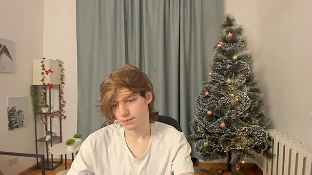 Snapshot of AvenGlow chatting on 21, 12, 2025 AvenGlow online show from 21, 12, 2025