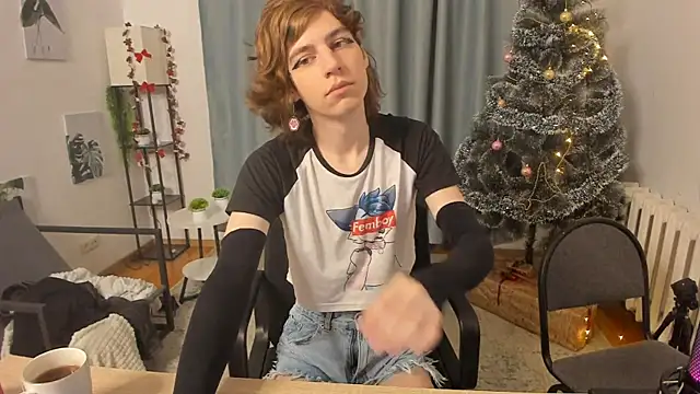 Snapshot of AvenGlow chatting on 23, 12, 2025 AvenGlow online show from 23, 12, 2025