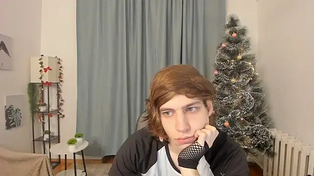 Snapshot of AvenGlow chatting on 20, 12, 2025 AvenGlow online show from 20, 12, 2025