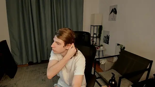 Snapshot of AvenGlow chatting on 5, 2, 2026 AvenGlow online show from 5, 2, 2026