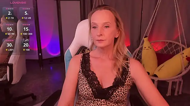 ScarlettPalmer online show from 18, 11, 2025