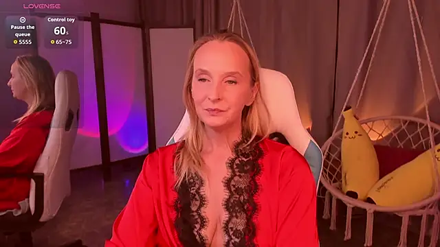 ScarlettPalmer online show from 19, 11, 2025