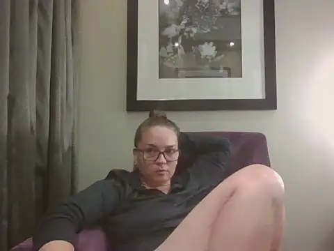 Snapshot of lilMissMarli chatting on 16, 11, 2025 lilMissMarli online show from 16, 11, 2025