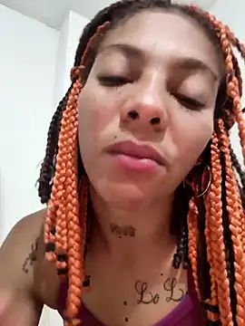 Snapshot of leona_sumiza chatting on 28, 10, 2025 leona sumiza online show from 28, 10, 2025