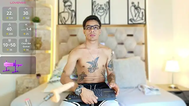 Andrew Haalls online show from 4, 12, 2025