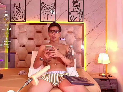 Andrew Haalls online show from 8, 4, 2026