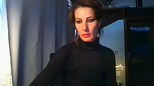 Snapshot of MissDyannis chatting on 27, 10, 2025 MissDyannis online show from 27, 10, 2025