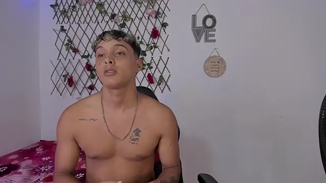 Snapshot of Fre_Grey chatting on 28, 10, 2025 Fre Grey online show from 28, 10, 2025