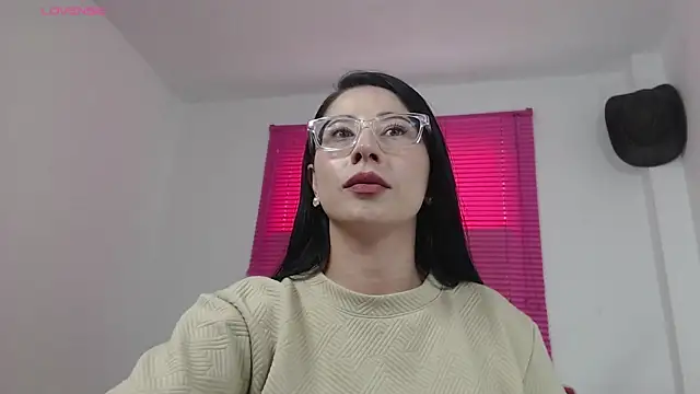 Emma Hotkiss online show from 15, 4, 2026