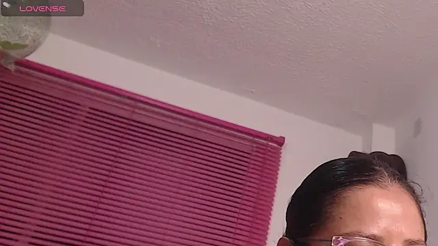 Emma Hotkiss online show from 11, 4, 2026