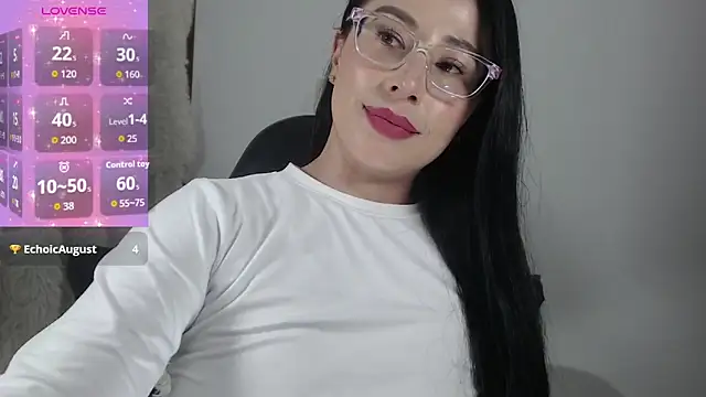Snapshot of Emma_Hotkiss chatting on 5, 7, 2026 Emma Hotkiss online show from 5, 7, 2026