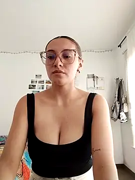bellastorme04 online show from 18, 3, 2026