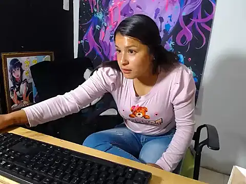 Snapshot of NahomiLove_ chatting on 27, 10, 2025 NahomiLove  online show from 27, 10, 2025