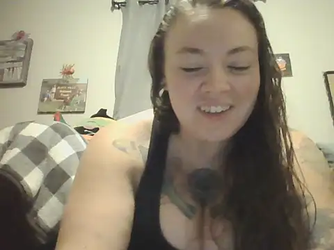 Snapshot of BartenderSteph chatting on 27, 10, 2025 BartenderSteph online show from 27, 10, 2025