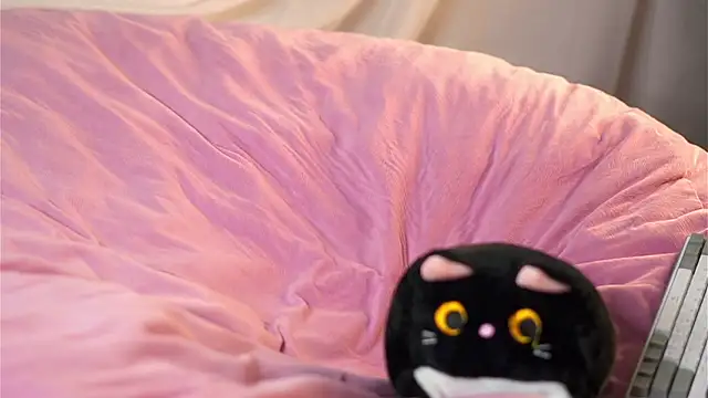 YettaCalabria online show from 10, 11, 2025