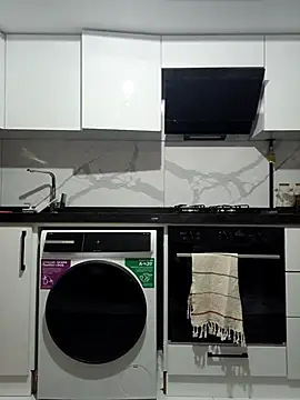 Snapshot of Sweet_xxBuse chatting on 28, 10, 2025 Sweet xxBuse online show from 28, 10, 2025