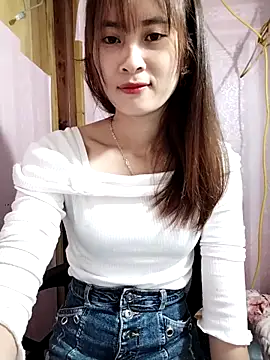 Snapshot of Em_xinh01 chatting on 3, 5, 2026 Em xinh01 online show from 3, 5, 2026