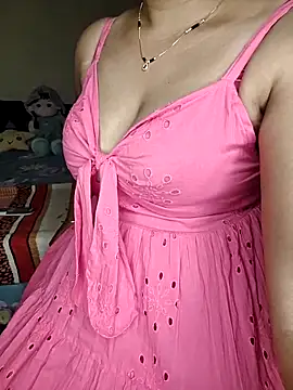 shreyareddy99 online show from 18, 4, 2026