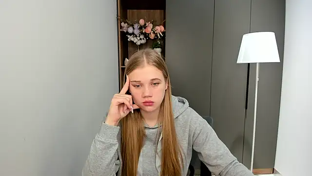 Snapshot of LuciaTiell chatting on 29, 10, 2025 LuciaTiell online show from 29, 10, 2025