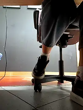 Piediniecollant online show from 3, 11, 2025