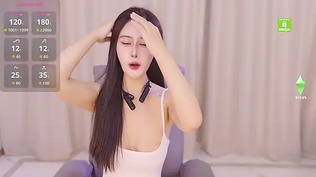 Snapshot of JoJo-ovo chatting on 6, 11, 2025 JoJo-ovo online show from 6, 11, 2025