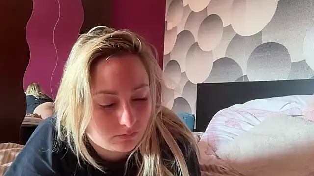 Snapshot of EngelHelene chatting on 19, 7, 2026 EngelHelene online show from 19, 7, 2026