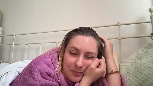 Snapshot of EngelHelene chatting on 3, 6, 2026 EngelHelene online show from 3, 6, 2026