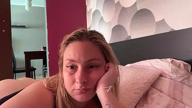 Snapshot of EngelHelene chatting on 2, 8, 2026 EngelHelene online show from 2, 8, 2026