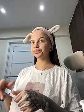 Snapshot of KissMeSashaPlz chatting on 31, 10, 2025 KissMeSashaPlz online show from 31, 10, 2025