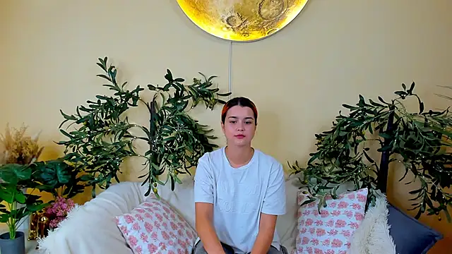 Snapshot of SharieTenuta chatting on 29, 10, 2025 SharieTenuta online show from 29, 10, 2025