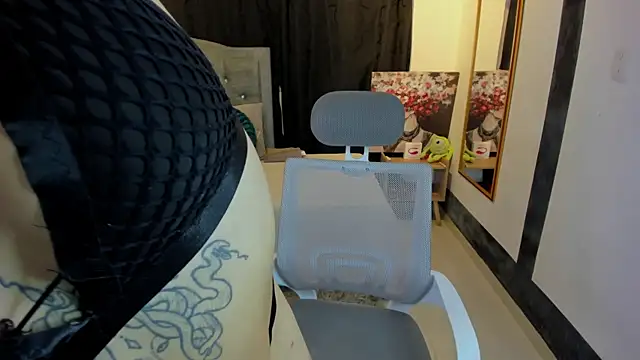 Snapshot of JessiTaylor_ chatting on 5, 11, 2025 JessiTaylor online show from 5, 11, 2025