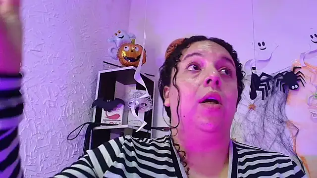 Snapshot of Natasha_Amber chatting on 30, 10, 2025 Natasha Amber online show from 30, 10, 2025