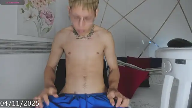 Snapshot of Blaze_Lm chatting on 4, 11, 2025 Blaze Lm online show from 4, 11, 2025