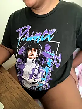 Snapshot of reallyylolo chatting on 28, 10, 2025 reallyylolo online show from 28, 10, 2025