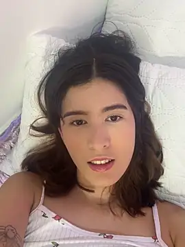 Snapshot of emilyy1_ chatting on 29, 10, 2025 emilyy1 online show from 29, 10, 2025