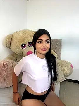 Snapshot of little_emiily_ chatting on 28, 10, 2025 little emiily  online show from 28, 10, 2025