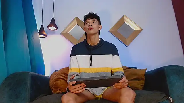 KamiSuarez online show from 1, 11, 2025