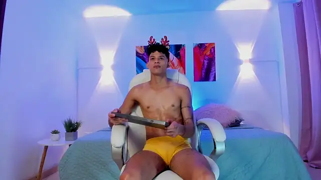 KamiSuarez online show from 27, 11, 2025