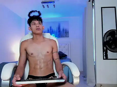 KamiSuarez online show from 21, 11, 2025