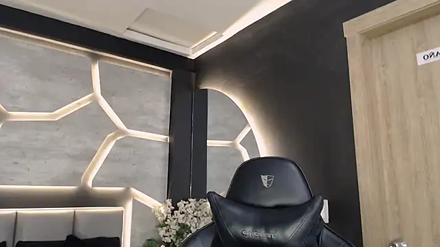 DakotaRussell  online show from 2, 12, 2025