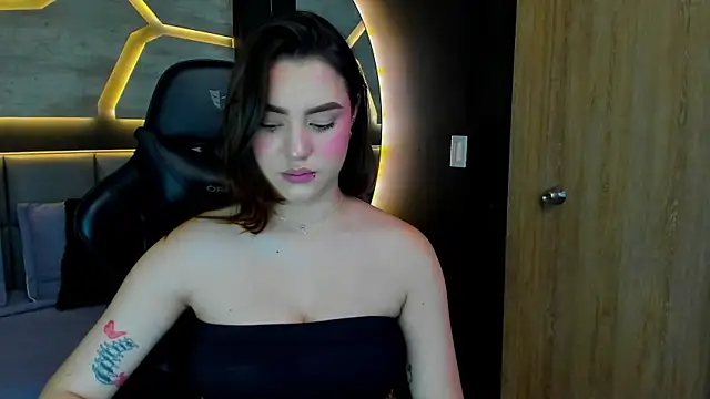 DakotaRussell  online show from 4, 2, 2026