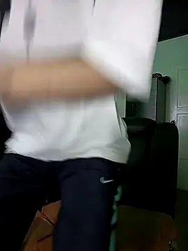 Snapshot of Aron_Jones_ chatting on 29, 10, 2025 Aron Jones  online show from 29, 10, 2025