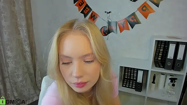 Snapshot of Melanie_Ryer chatting on 29, 10, 2025 Melanie Ryer online show from 29, 10, 2025