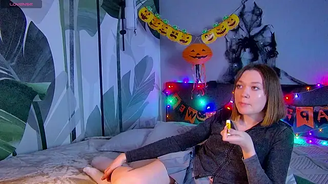 Snapshot of R_I_N_A chatting on 2, 11, 2025 R I N A online show from 2, 11, 2025