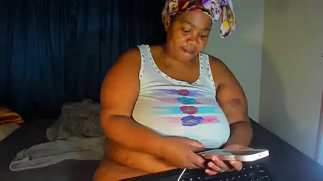 ThickLeeyanaXX online show from 9, 7, 2026