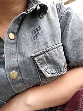 yoyo-mi online show from 4, 4, 2026